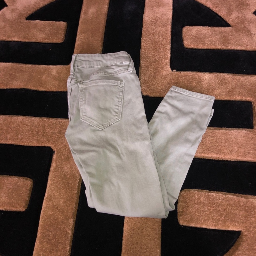 Old navy colored jeans. Stops at ankle